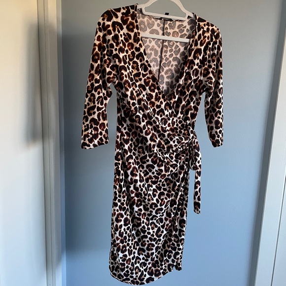 🇨🇦 Reitman's leopard print wrap dress, soft and stretchy fabric, women's size M - Picture 4 of 10